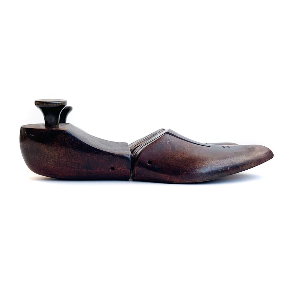 J.V. Shoe Tree Mens 10 D Twisted Back Wood